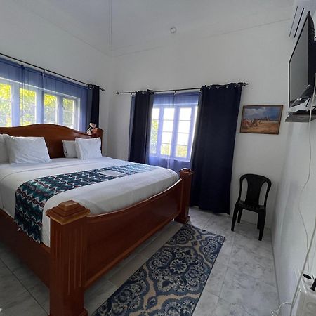 All Nations Guest House Порт Антонио Екстериор снимка