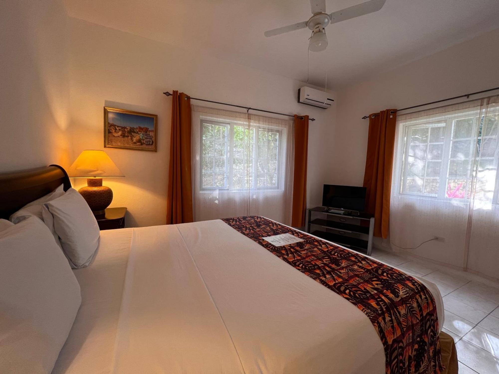 All Nations Guest House Порт Антонио Екстериор снимка