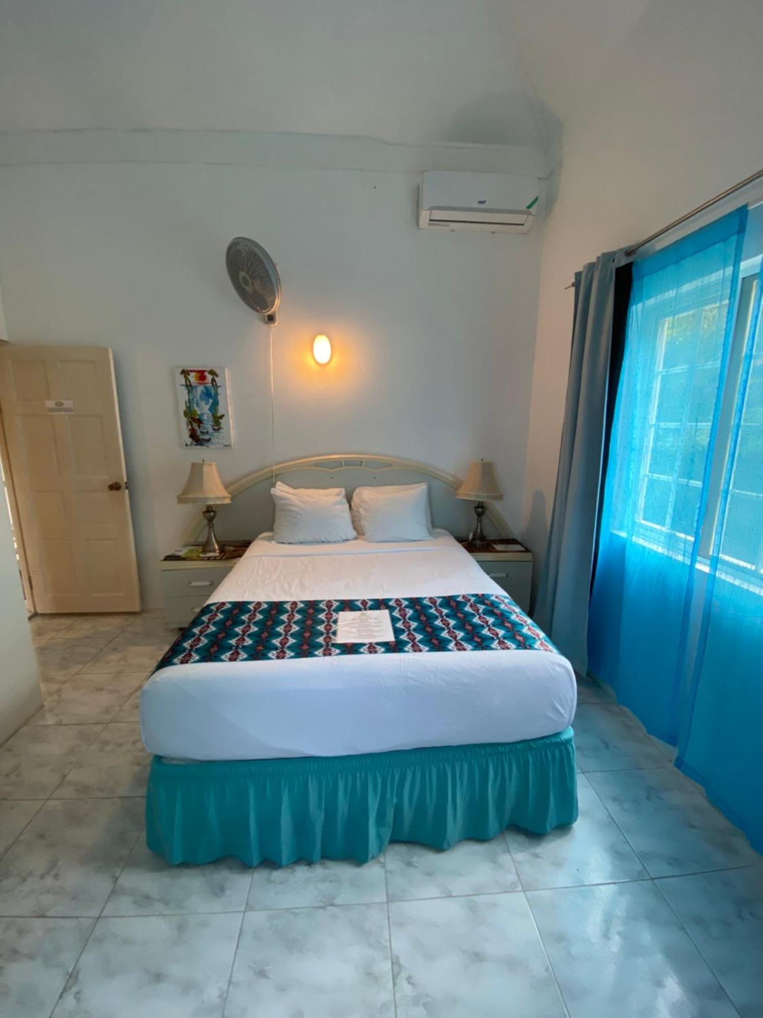 All Nations Guest House Порт Антонио Екстериор снимка